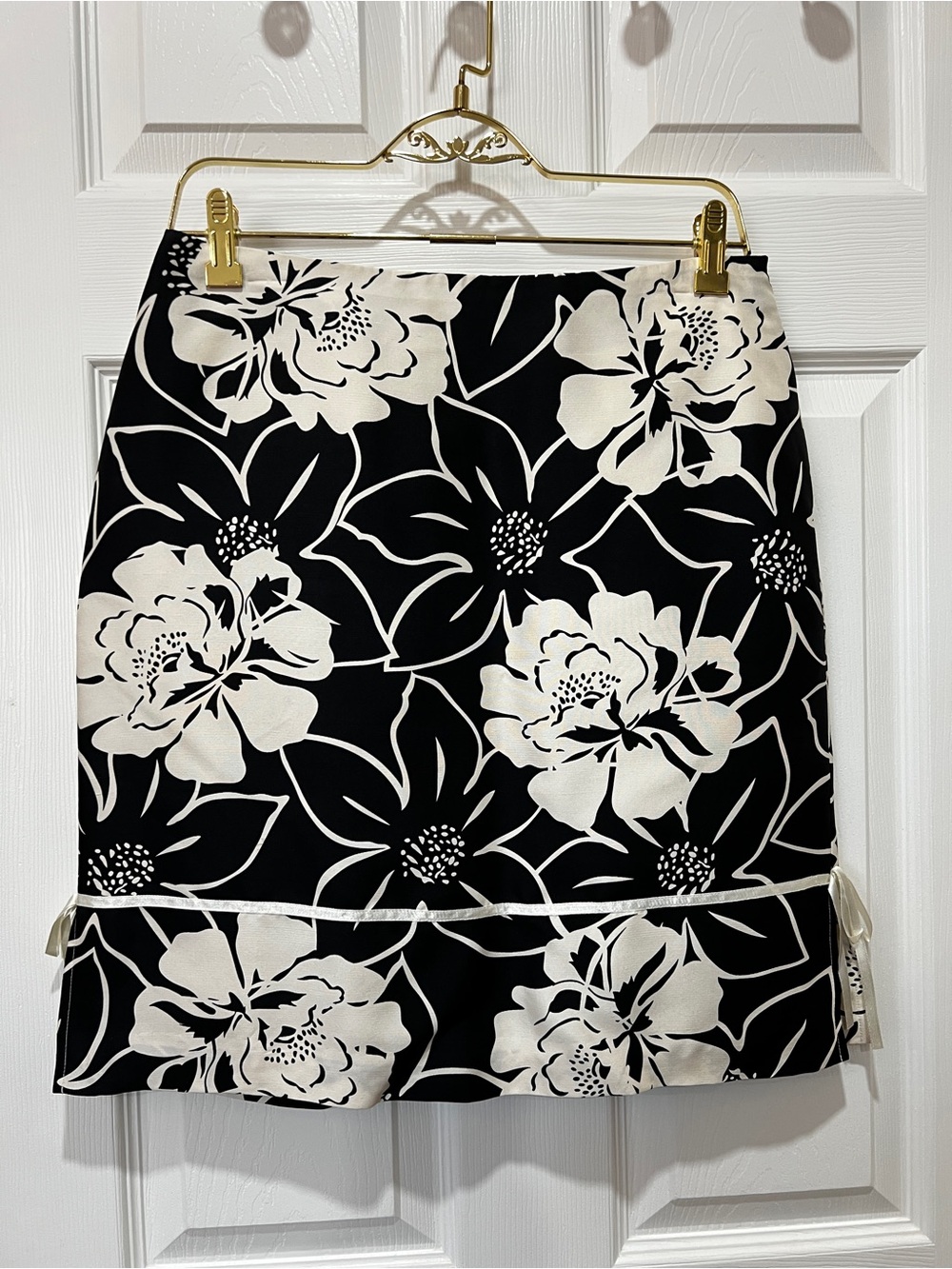 Grace Elements Silk A-Line Skirt Lined Size 6 Black & beige Floral Side Bow
